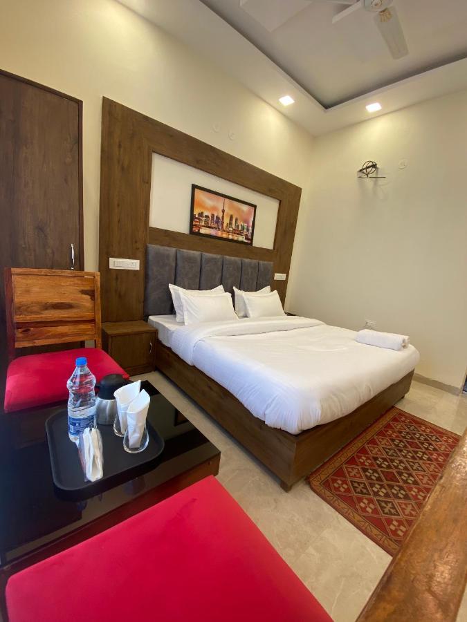 Hotel Woodlark Zirakpur - A Peaceful Stay Ngoại thất bức ảnh