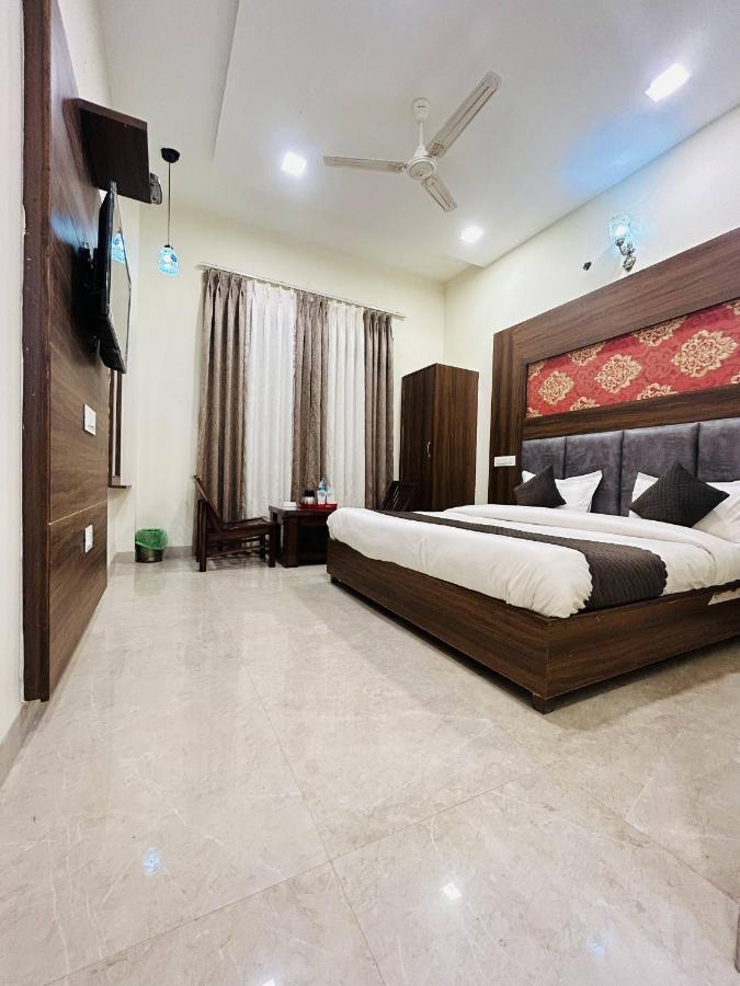 Hotel Woodlark Zirakpur - A Peaceful Stay Ngoại thất bức ảnh
